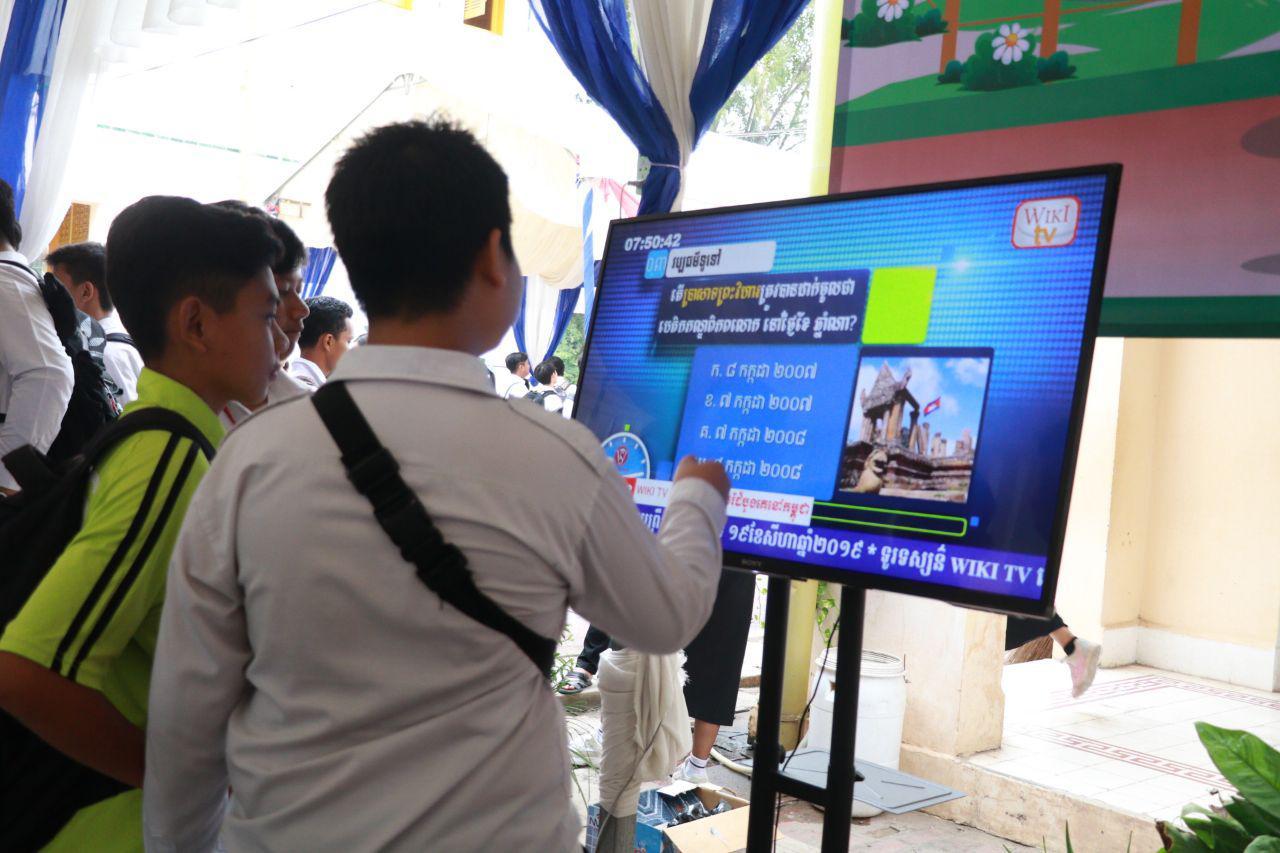 សាលារៀនជំនាន់ថ្មីនៃវិទ្យាល័យព្រះស៊ីសុវត្ថិ ជាសាលារដ្ឋដំបូងបំផុត បានប្រើប្រាស់បច្ចេកវិទ្យាទំនើប ស្របតាមគោលនយោបាយសាលារៀនសតវត្សទី២១ (Video Inside)